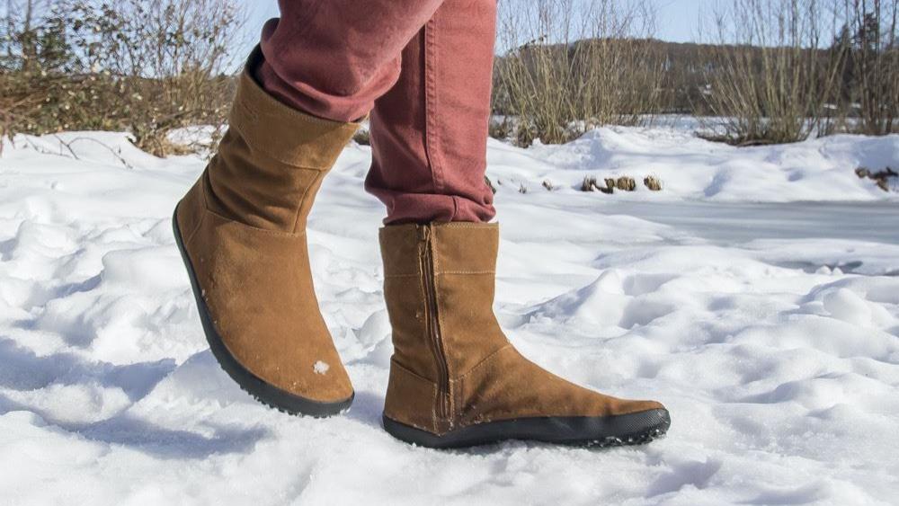 Damen_Winter_Barfussschuh_Larissa-2-cognac-Lifestyle