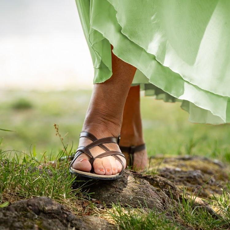 SoleRunner-Damen-Sandale-Rhea-dunkelbraun-lifestyle-533550