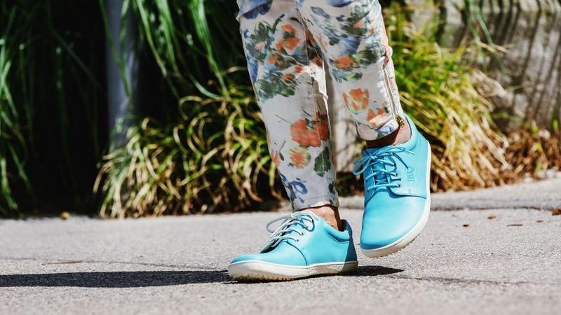 SoleRunner-metis-skyblue-Damen-minimal-schuh-lifestyle