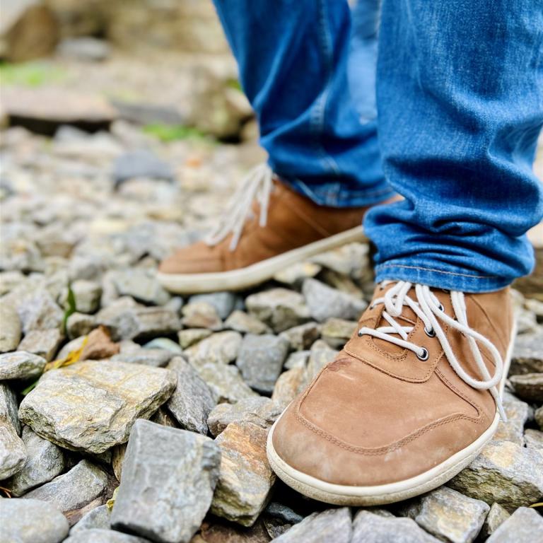 Barfussschuh_Aegir_cognac_Leder_lifestyle_1