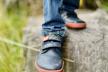 Kinder_Winter_Barfussschuh_Eris_blue-red_lifestyle