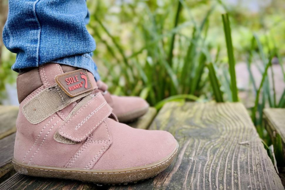 Kinder_Winter_Barfussschuh_Titania_rose_lifestyle_3